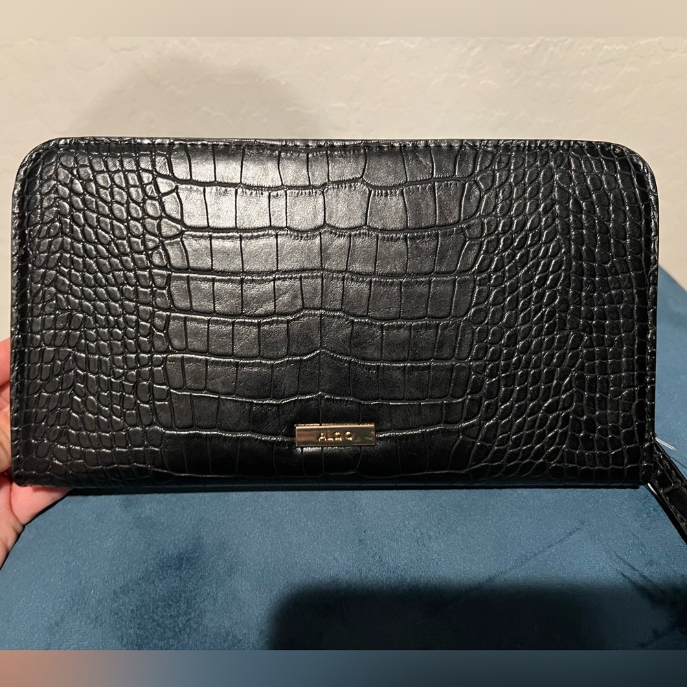 New Aldo clutch